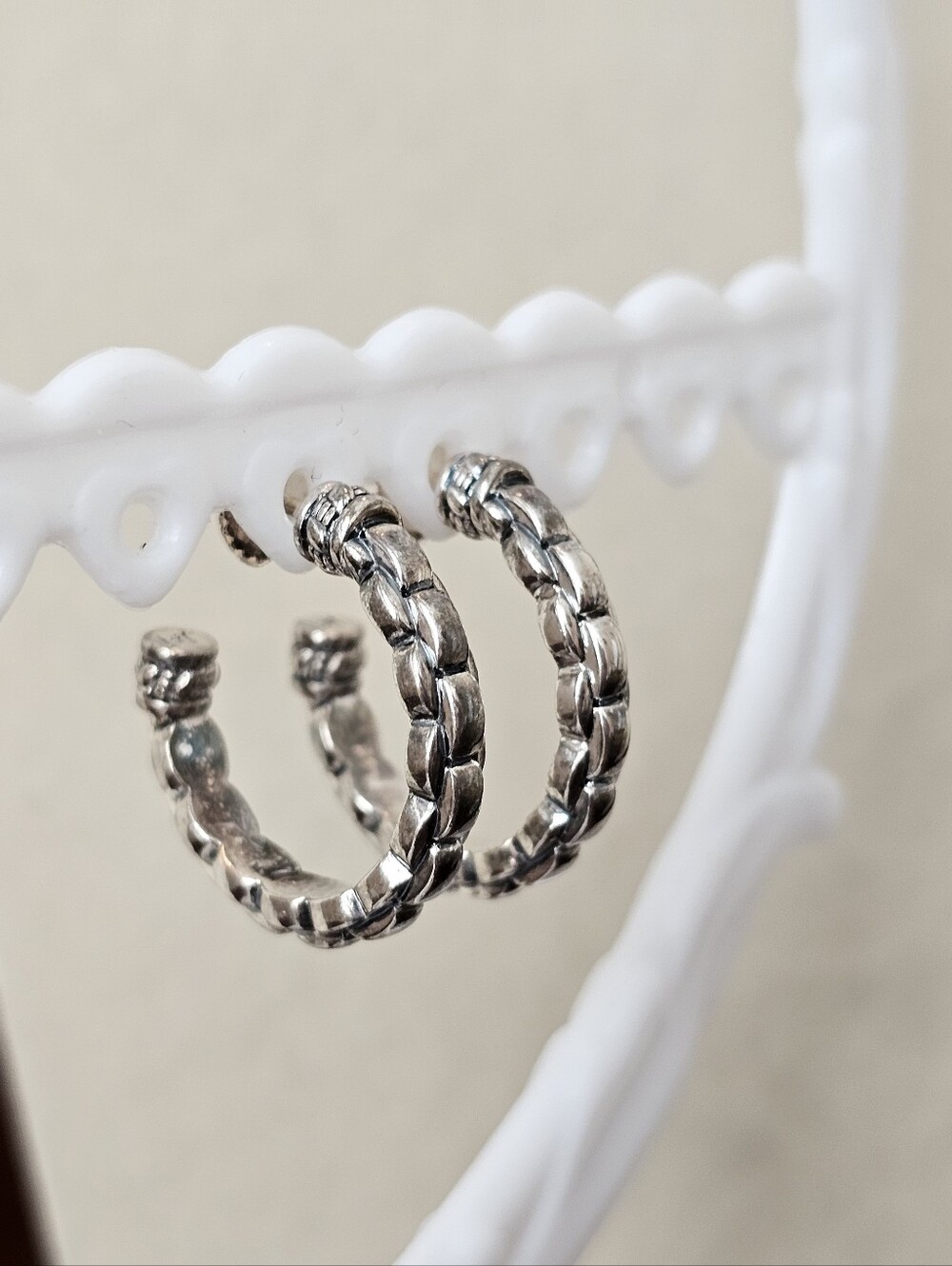 JAI by John Hardy Sterling Silver Textured Integrated Solid Chain Hoops 1” - Picture 2 of 16